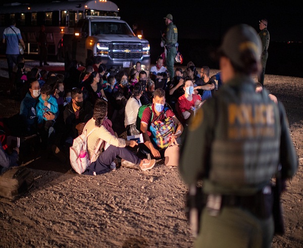 EEUU prepara un “plan comprensivo” para procesar solicitudes de asilo en la frontera