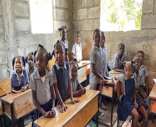 Violencia de bandas en Haití impiden que 500 mil de niños asistan a la escuela