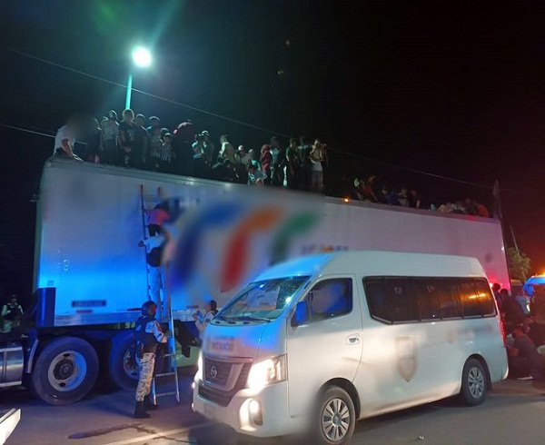 Autoridades rescatan a 366 migrantes dentro de un camión en Chiapas, México