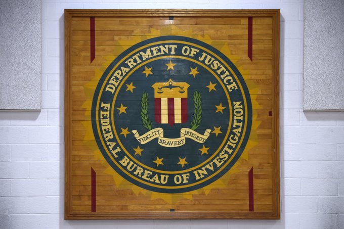FBI emite “alerta nacional de seguridad pública” ante esquema de extorsión a menores