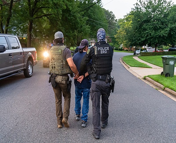 ICE arresta a 21 inmigrantes con condenas penales en operativo nacional
