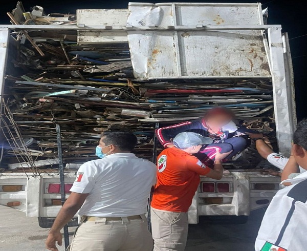 Hallan en México a 45 migrantes hacinados en compartimento oculto de un camión de basura