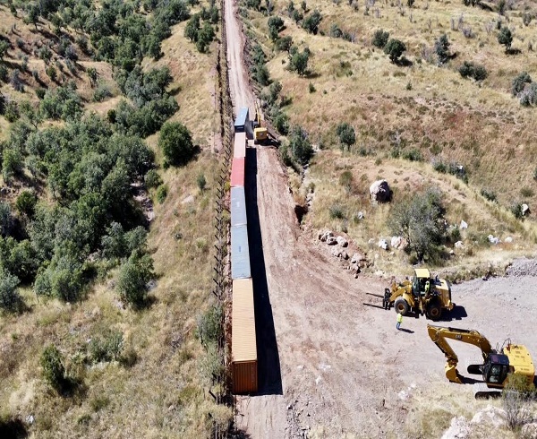 En Arizona colocarán 2.770 contenedores para seguir con el muro fronterizo