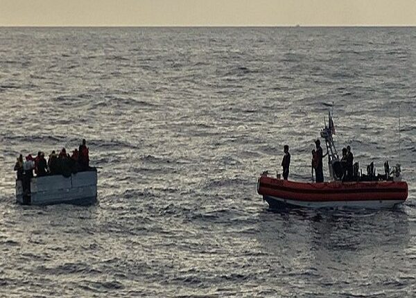 Guardacostas de EEUU repatria a 82 personas a Cuba