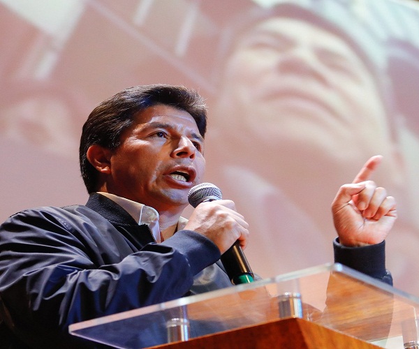Presidente de Perú disuelve el Congreso, declara "gobierno de excepción" y llama a elecciones