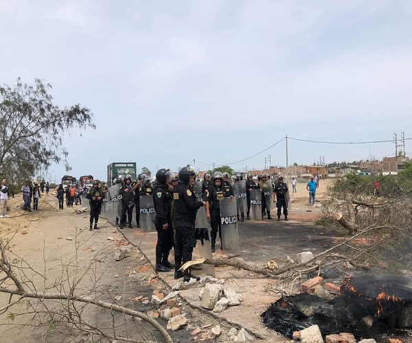 Manifestantes queman cuatro instalaciones públicas al suroeste de Perú