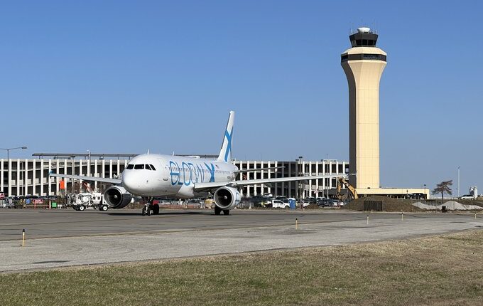 Pasajera es acusada después de que el vuelo se desviara a Kansas City, Missouri, tras amenazas