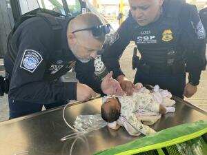 Oficiales de CBP salvan a bebé en el puerto de entrada de Del Rio