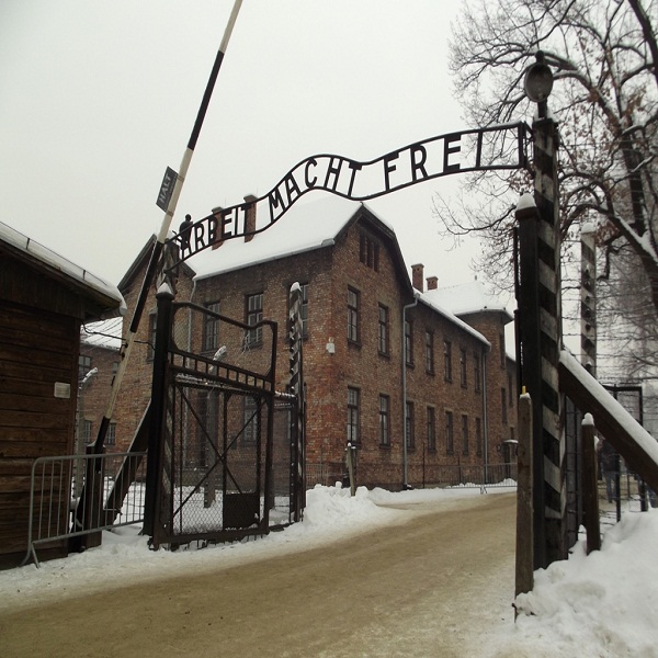 Auschwitz conmemora su liberación en plena guerra en Europa