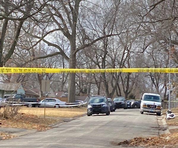 Policía investiga homicidio ocurrido en residencia al oeste de Kansas City, Missouri