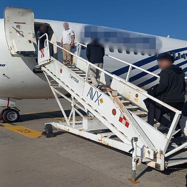 Más de 100 migrantes ecuatorianos retornaron a su país vía aérea desde México