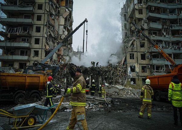 Aumentan a 40 los fallecidos por ataque ruso contra edificio en Dnipro, Ucrania