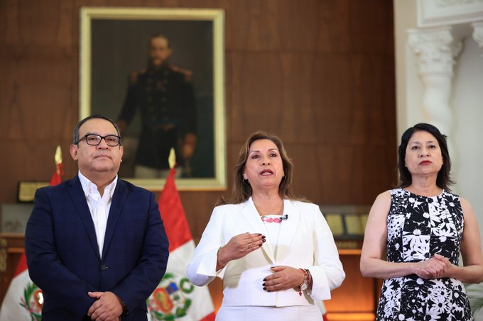 Dina Boluarte ordena el retiro definitivo del embajador de Perú en México