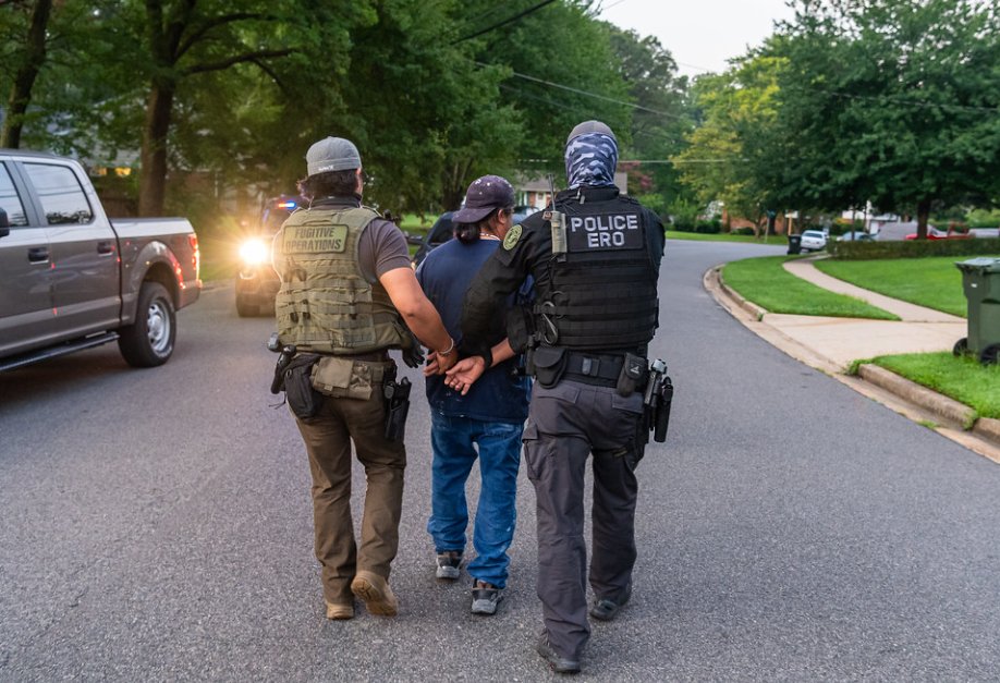 ICE arresta en redadas a 67 inmigrantes condenados por tráfico de drogas y otros delitos