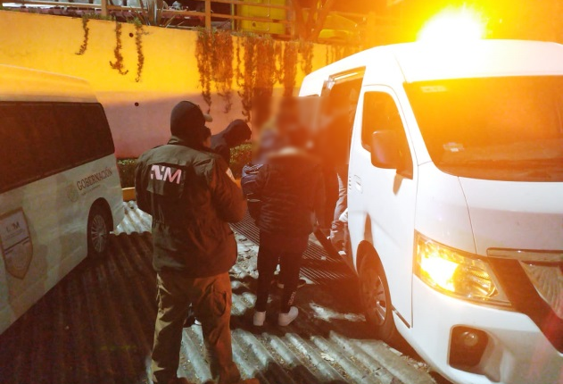 Hallan a 34 migrantes que viajaban por carretera de Guadalajara, México