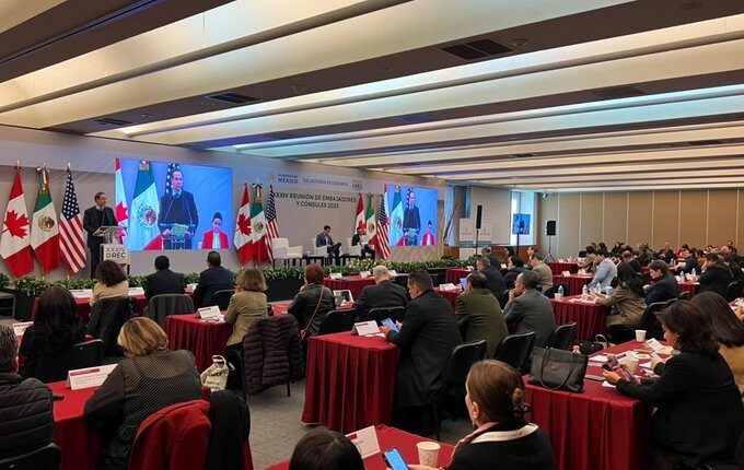 México y EEUU alientan a inmigrantes mexicanos a pedir la ciudadanía estadounidense