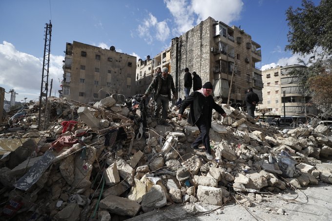 Muertes por devastador terremoto entre Turquía y Siria superan las 11.000