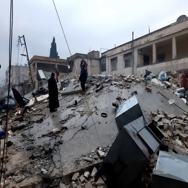 Turquía: Nuevo sismo derriba construcciones; hay 1 muerto