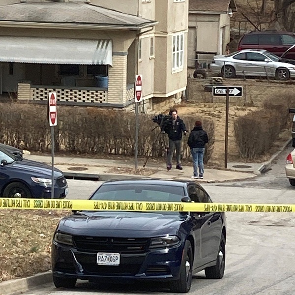 Policía de Kansas City, Missouri, investiga doble homicidio en cuadra 5200 de 28th Terrace