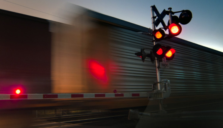 EEUU ordena a empresa ferroviaria pagar por limpieza de descarrilamiento tóxico en Ohio