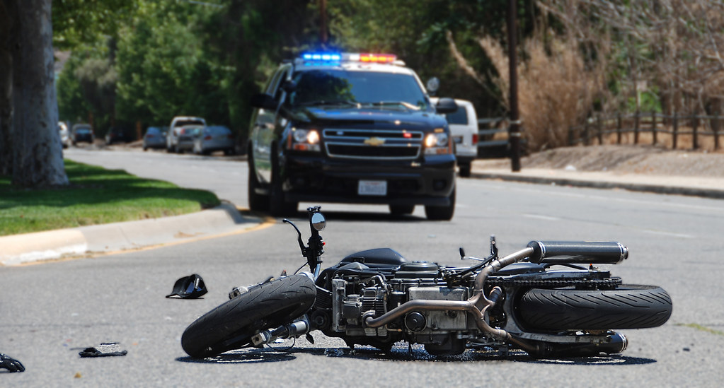Motociclista gravemente herido tras choque frontal con vehículo en Kansas City, Missouri