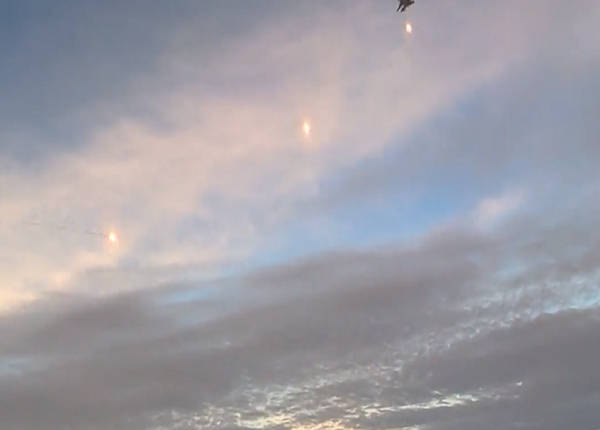 Estados Unidos divulga video de avión ruso arrojando combustible a un dron