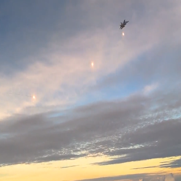 Estados Unidos divulga video de avión ruso arrojando combustible a un dron