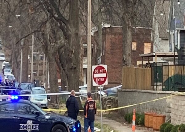 Policía de Kansas City, Missouri, investiga homicidio en la cuadra 3500 bloque de Roberts