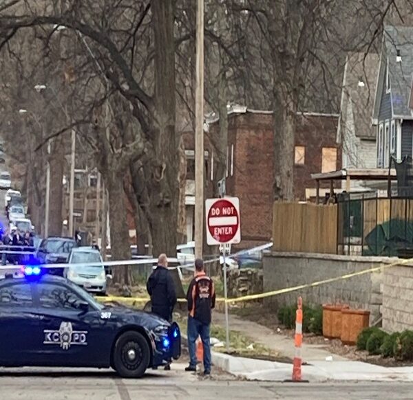 Policía de Kansas City, Missouri, investiga homicidio en la cuadra 3500 bloque de Roberts
