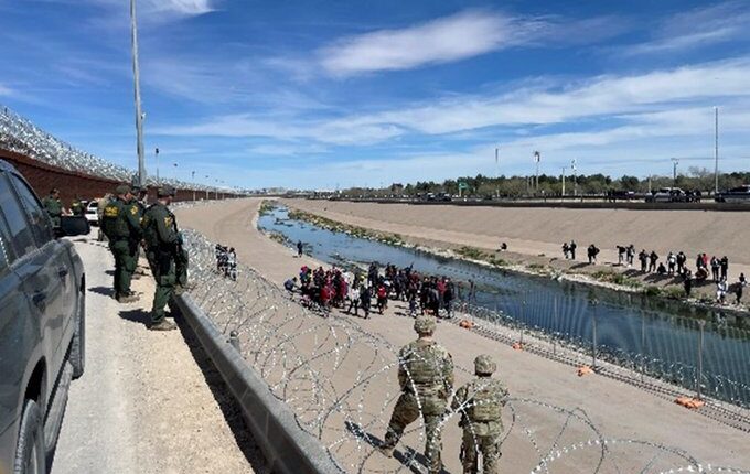 Operación Lone Star ha logrado la detención de 359.000 migrantes en la frontera