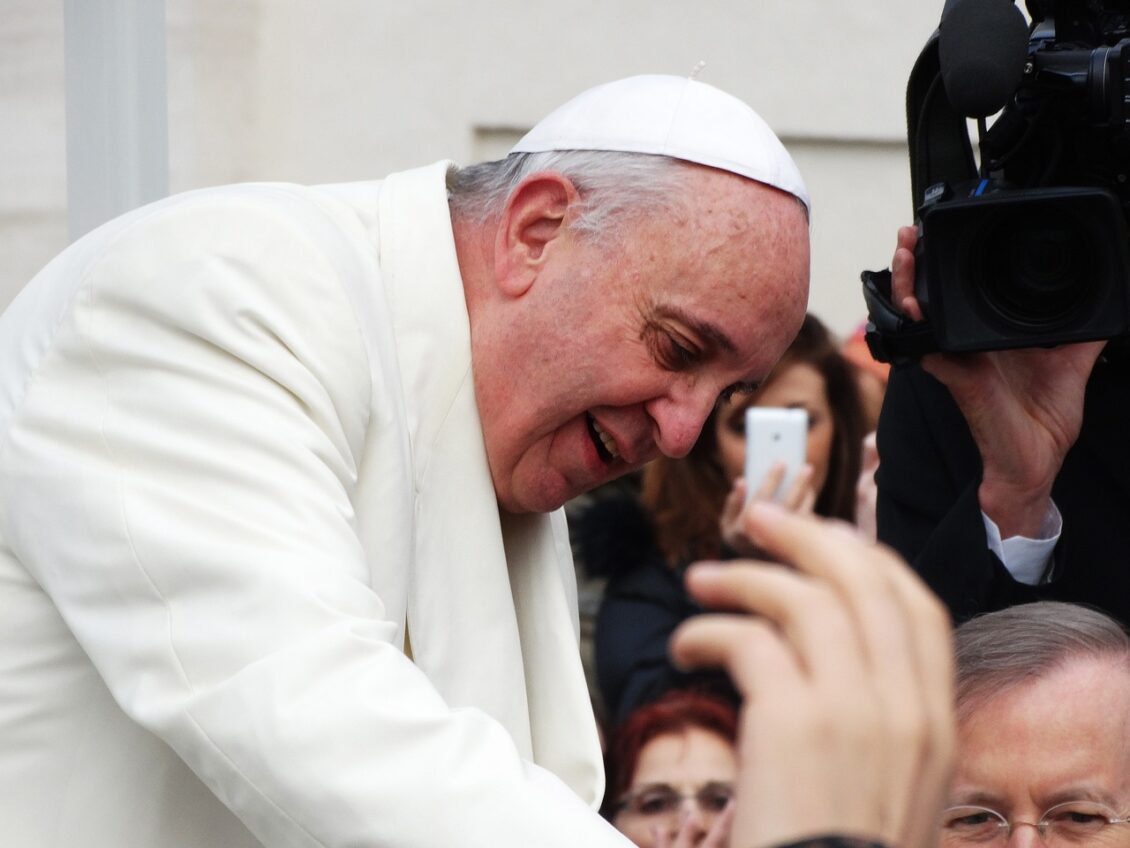 El papa Francisco permite por primera vez que mujeres voten en próximo sínodo de obispos