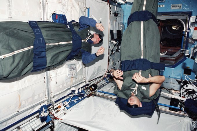 Siete maneras en que los astronautas mejoran el sueño pueden ayudar a dormir mejor en la Tierra