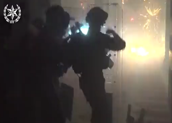 Policía israelí arresta a más de 350 personas por enfrentamientos en mezquita de Jerusalén