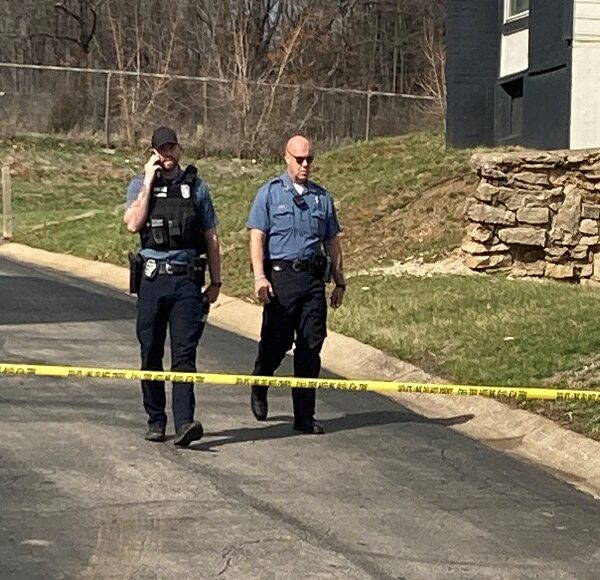 Víctima muere cinco días después de un tiroteo ocurrido el miércoles en Kansas City, Missouri