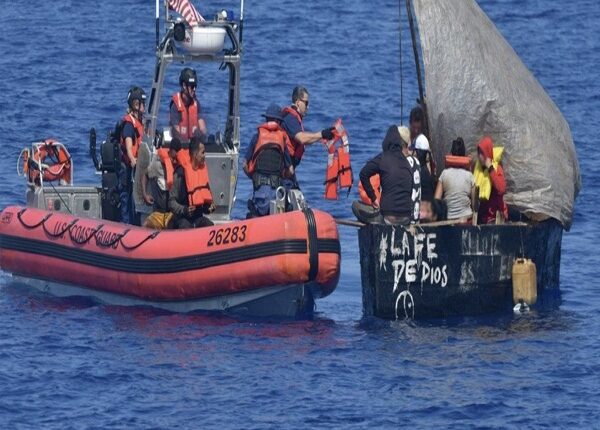 EEUU endurece operativos en el mar y repatria a 64 balseros a Cuba