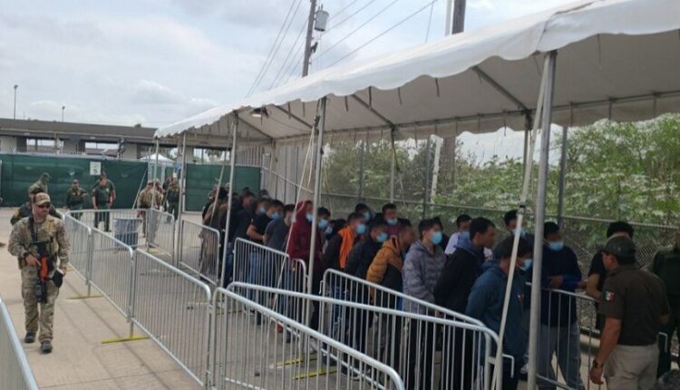 ¿Qué cambia con el Título 8 y cómo afecta a quienes intentan emigrar a EEUU?