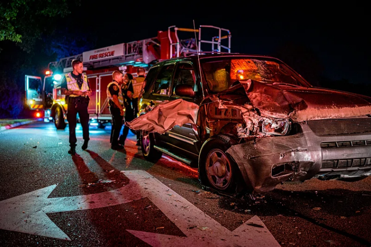 Conductor muere en accidente automovilístico durante la madrugada en Kansas City, Missouri
