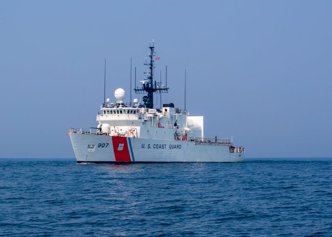 Guardia Costera de EEUU busca a hombre que cayó de la borda de un crucero de Carnival