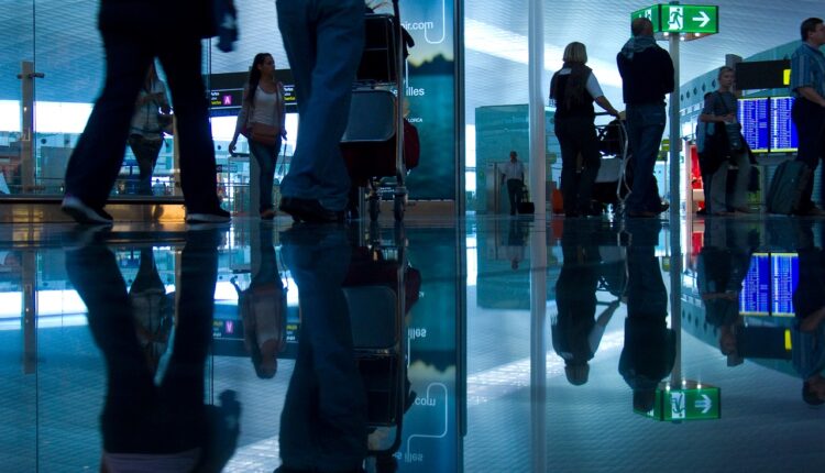 EEUU ya no exigirá vacunación completa a quienes entren por tierra o mar