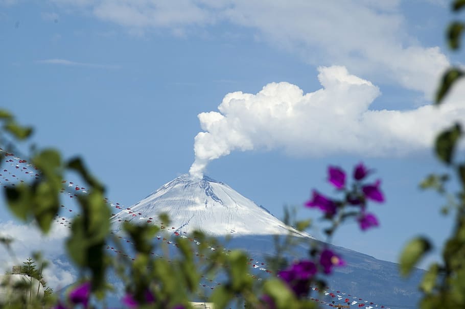 Autoridades mexicanas se alistan para atender afectaciones al suministro eléctrico por actividad del Popocatépetl