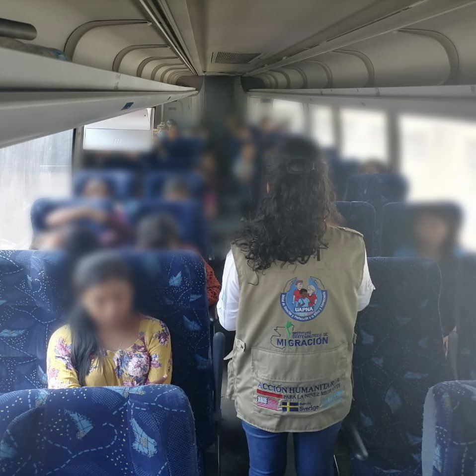 México retorna vía terrestre a 61 menores de edad a Guatemala
