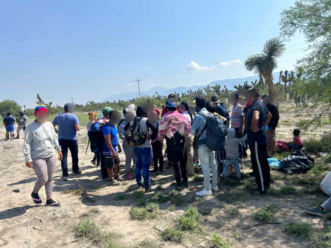 Colisión de bus que trasladaba a 54 migrantes deja un muerto en carretera de México
