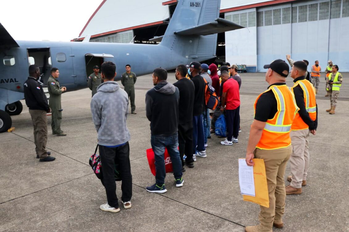 Panamá deporta a 66 colombianos por representar una amenaza de seguridad
