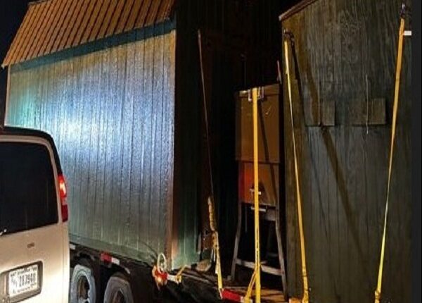 Patrulla Fronteriza descubrió a 20 migrantes escondidos en granero portátil en Hebbronville, Texas