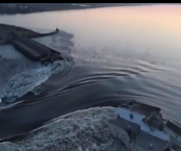 Aseguran que fuerzas rusas destruyeron represa de central hidroeléctrica de Nova Kajovka, en Je