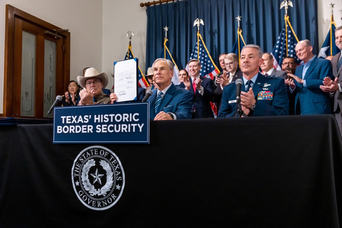 Gobernador de Texas promulga leyes de seguridad fronteriza