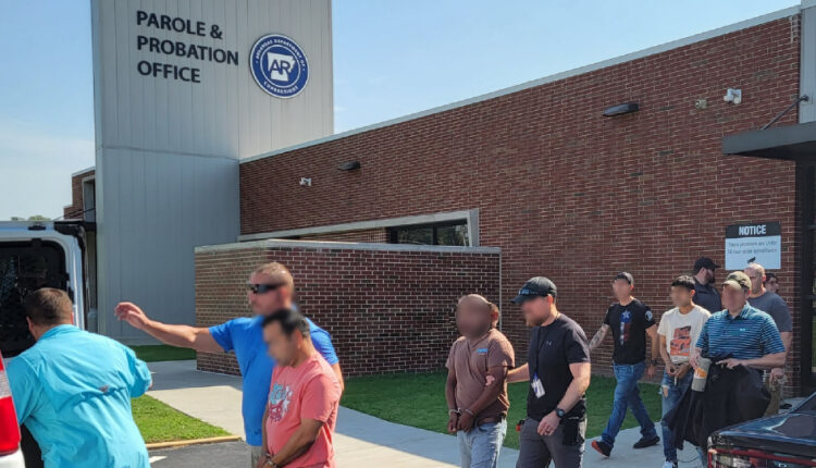 Oficiales de deportación Arrestan a 15 personas durante operación en Nueva Orleans