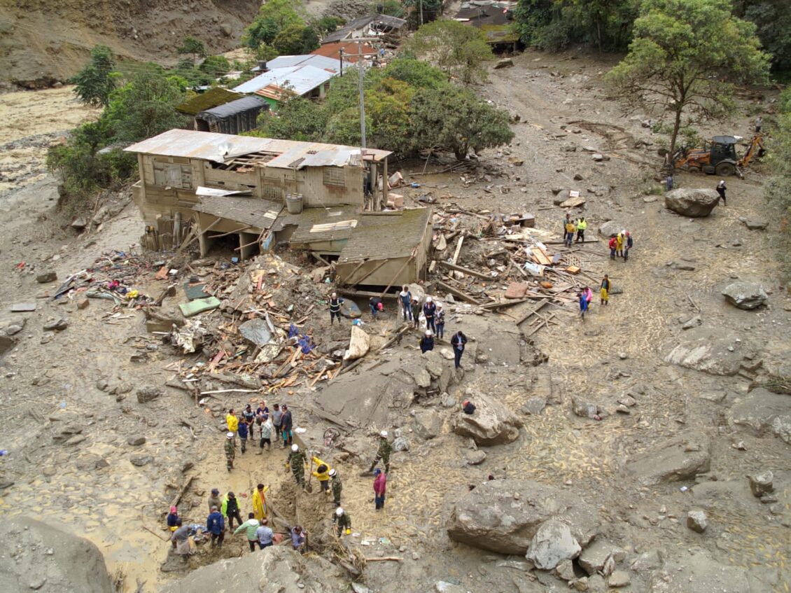 Sube a 20 la cifra de muertos tras la avalancha en Cundinamarca, Colombia