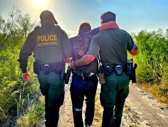 Aumentan los rescates de la Patrulla Fronteriza por implacable calor en el desierto de Arizona