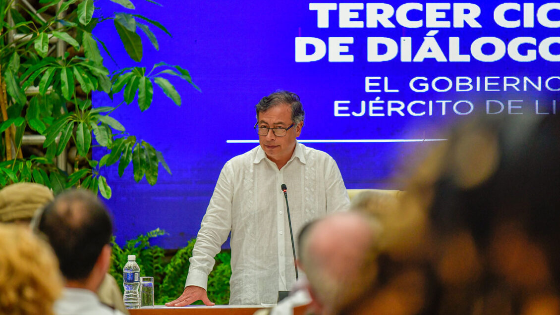 Diálogo de paz entre gobierno de Petro y disidencia de las FARC, en crisis tras ataque a comunidad indígena